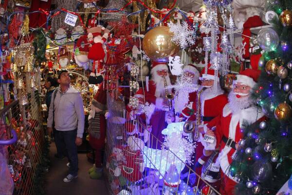 Motivos navideños en el comercio.