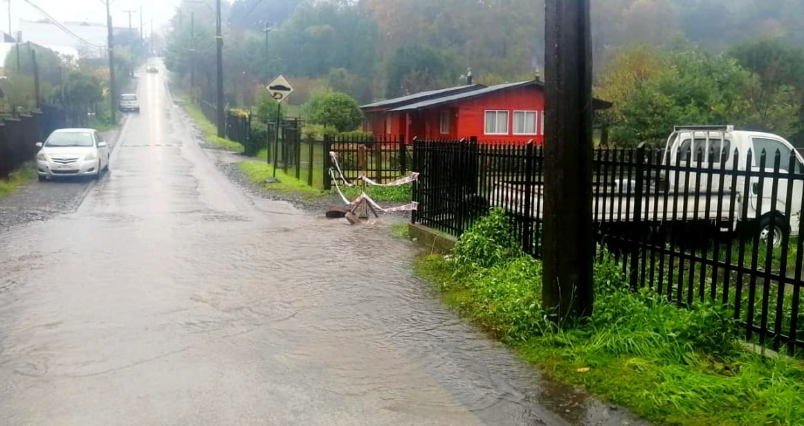 Equipos-de-emergencia-de-la-Municipalidad-de-Villarrica-en-alerta-por-temporal-de-lluvias-1
