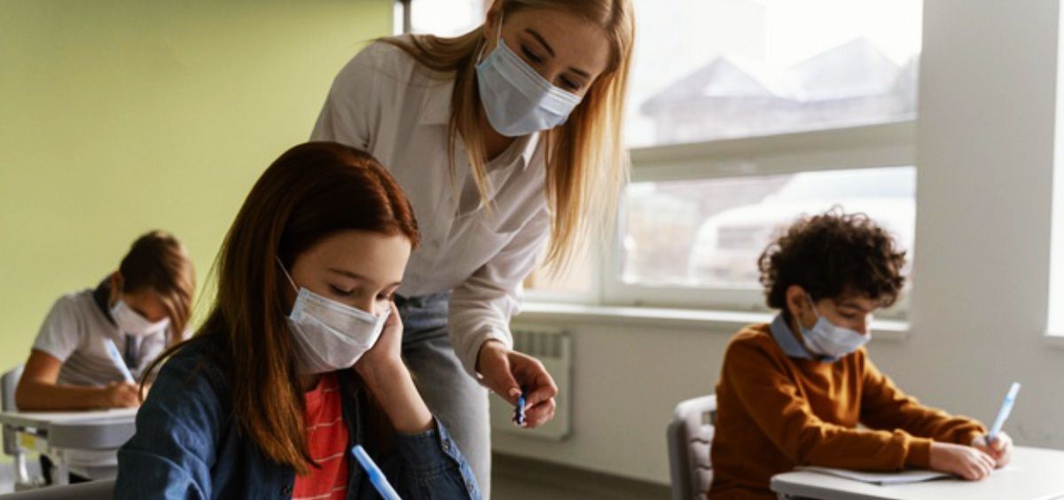 ninos-en-clase-con-mascarilla