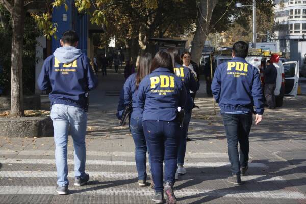 PDI realiza labores de investigacion en cercanis del Pasaje Ernesto Prado