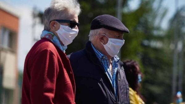 personas_mayores_con_mascarillas