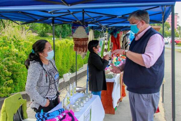 Se-inaugura-Paseo-de-Emprendedores-en-la-Costanera-de-Villarrica-1