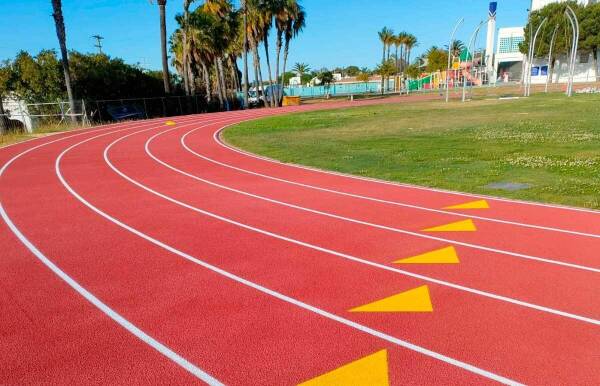 ventajas-mantenimiento-pistas-atletismo